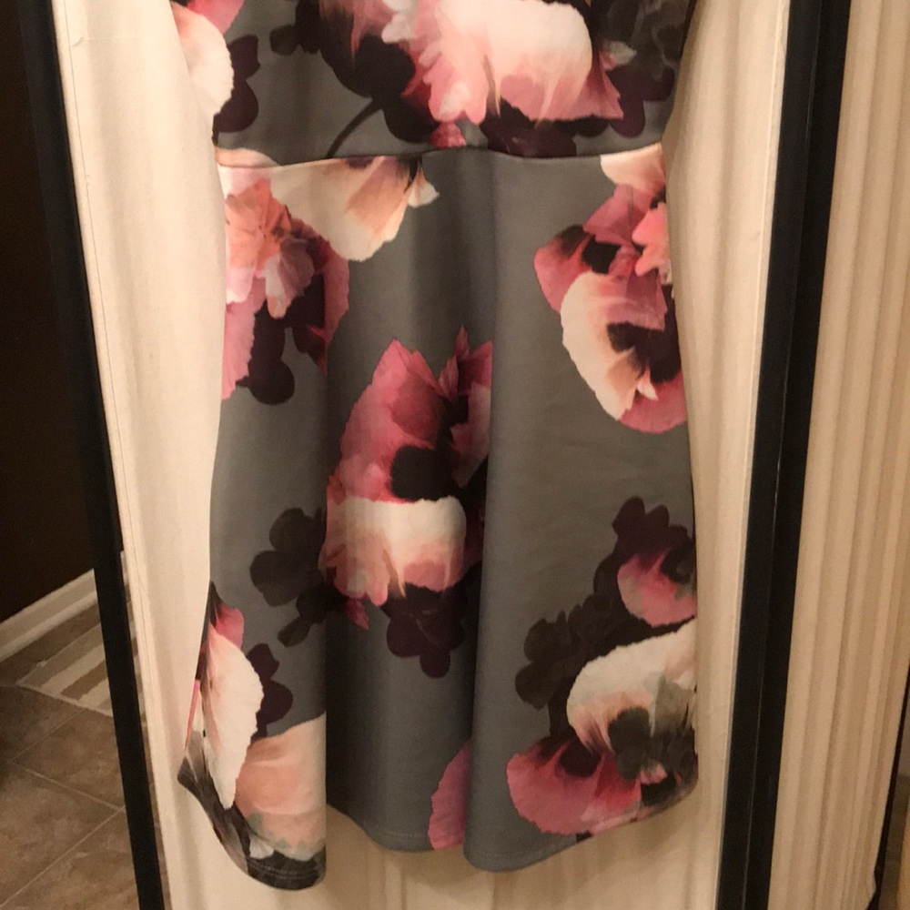 Dress - Picture 2 of 7